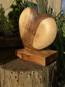 Obrázok Srdce na podstavci - Orech